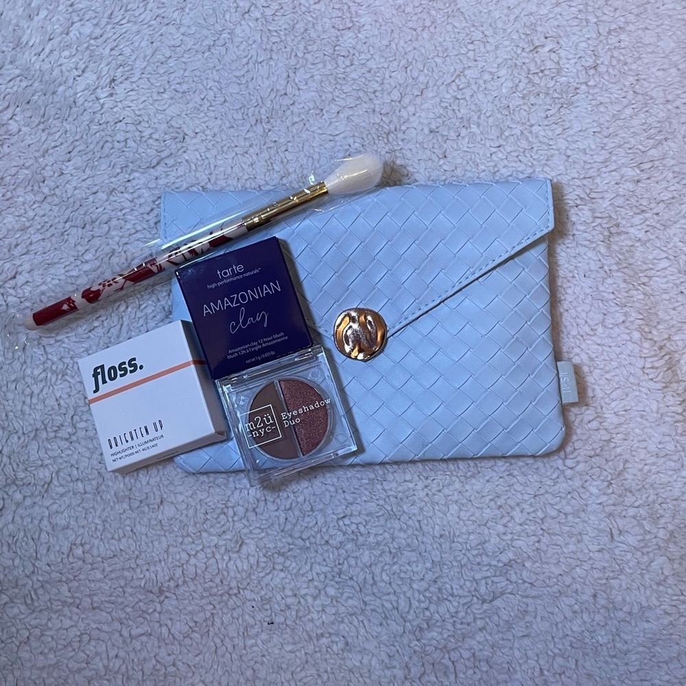 IPSY Bag with Four Sample Size Products